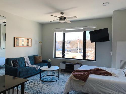 Gallery image of Sleepover Studio Apartments Des Moines in Des Moines