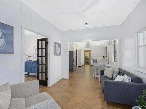 Oceanside Cottage picture