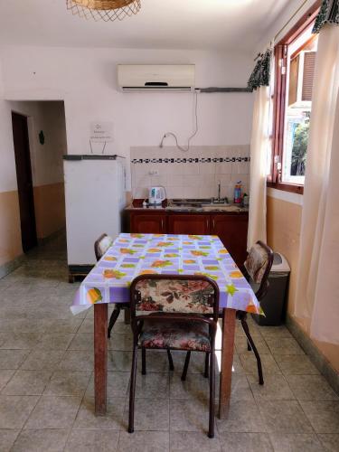 a kitchen with a table and chairs in a kitchen at Hopedaje Felisa in Cafayate
