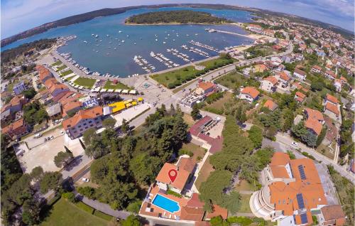 Cozy Home In Medulin With Kitchen
