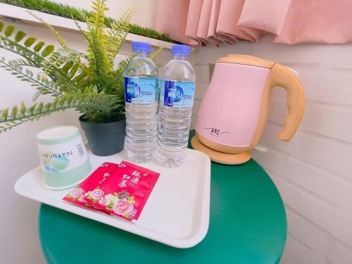 a table with two bottles of water and a blender at Xingyue 2 Guesthouse in Yuchi