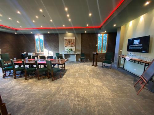 a large room with tables and chairs and a flat screen tv at Casona Lo Aguirre , Hospedaje de Temporada Cálidas in Talagante