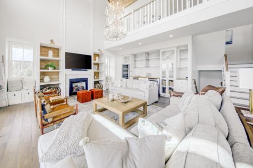 Modern Mountain Lakeside Retreat – Photos 3