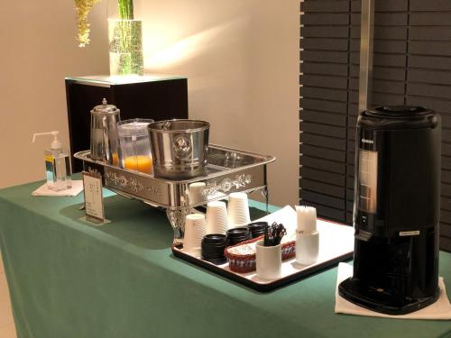 Kahvin ja teen valmistusvälineet majoituspaikassa Grand Plaza Nakatsu Hotel