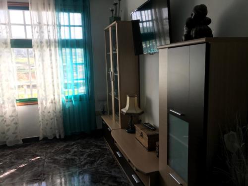 a living room with a dresser and a window at La Casita de Omar en el corazón de Anaga y La Laguna in Las Mercedes