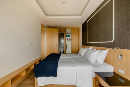 Ένα ή περισσότερα κρεβάτια σε δωμάτιο στο The Aristo 2 Condo Surin Beach