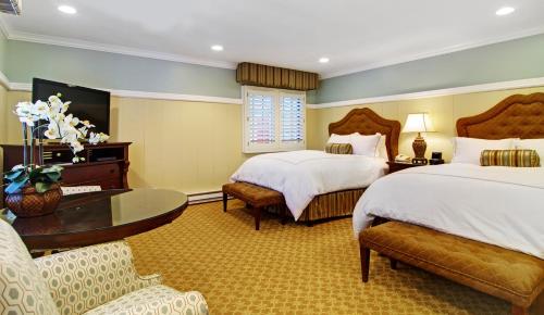 En eller flere senge i et værelse på Wayside Inn