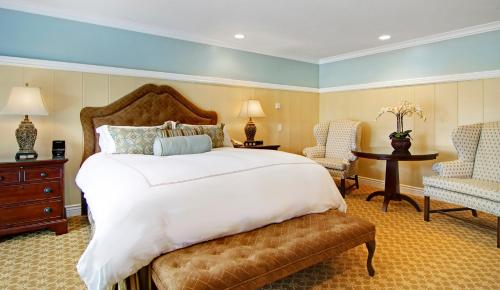 Ένα ή περισσότερα κρεβάτια σε δωμάτιο στο Wayside Inn