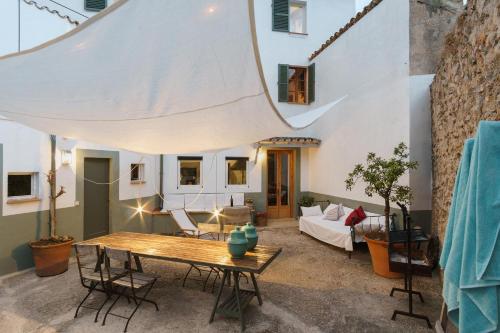 Townhouse Can Felip by SunVillas Mallorca