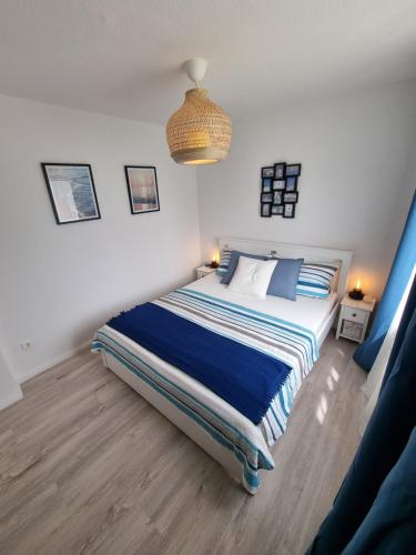 Een bed of bedden in een kamer bij Ferienwohnung Elwetritsch an der Nordsee