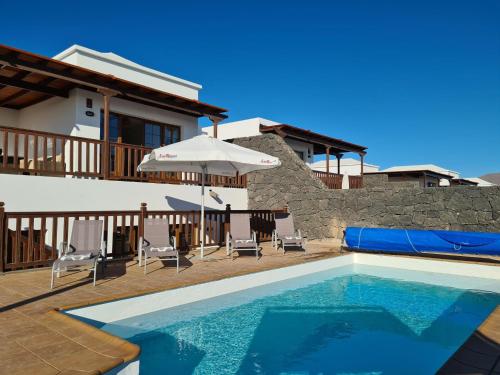 Luxury 4-Bedroom Villa With Heated Pool + Sea View