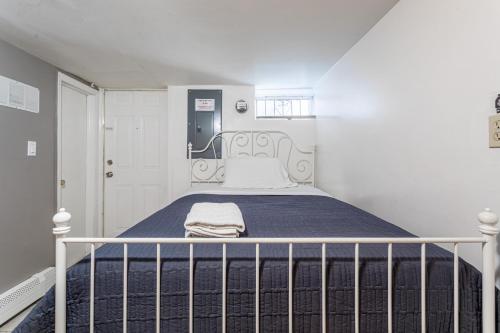 Katil atau katil-katil dalam bilik di Best Room To Visit NYC-Subway Access
