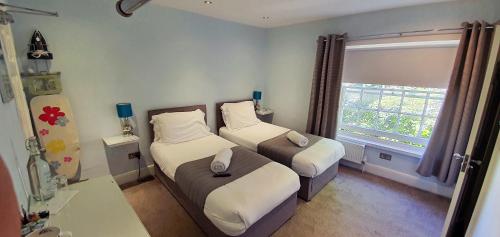 Tempat tidur dalam kamar di INNit Joy