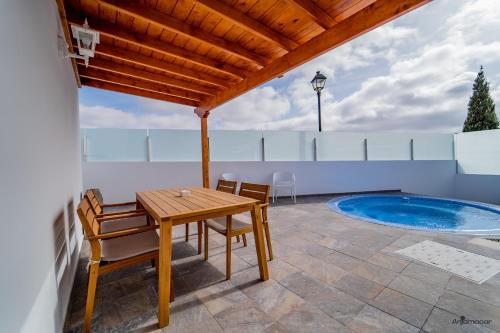 Foto Luxury Villas Anjomacar 4