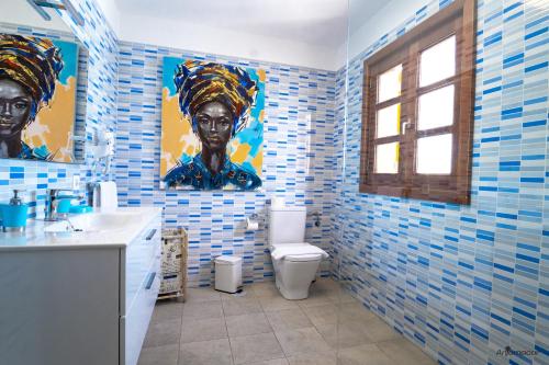 Vonios kambarys apgyvendinimo įstaigoje Luxury Villas Anjomacar