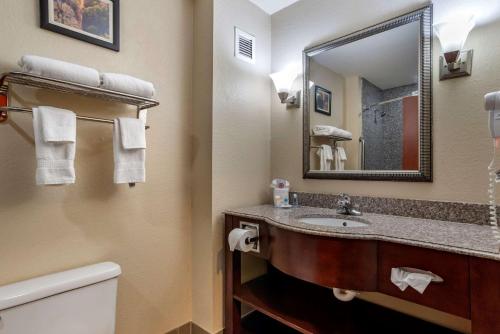 Imagen de la galería de Comfort Inn & Suites, en Clinton