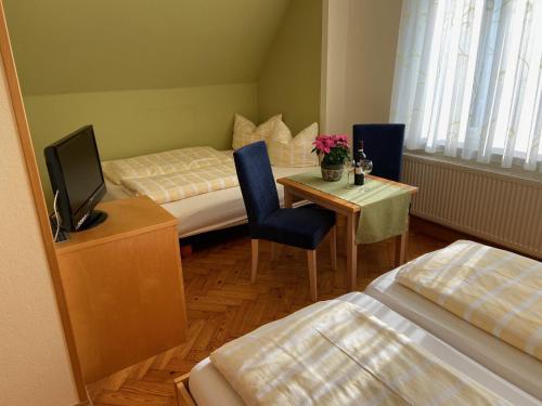 Lova arba lovos apgyvendinimo įstaigoje Hotel Goldener Löwe