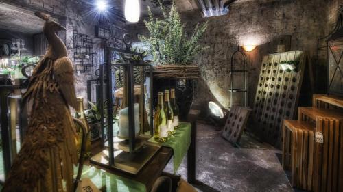 a room with a table with bottles of wine at Winzerstübchen in Brauneberg