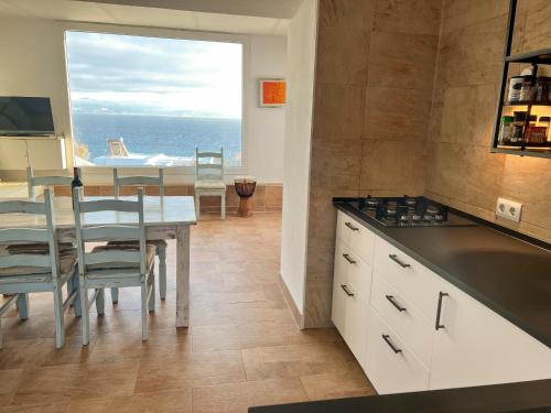 Foto Beach Front Villa Amazing Views 6