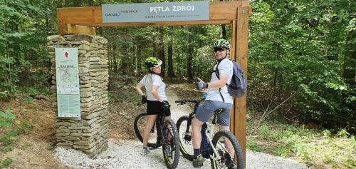 a man and a woman on bikes at a sign at Willa Marianna in Lądek-Zdrój