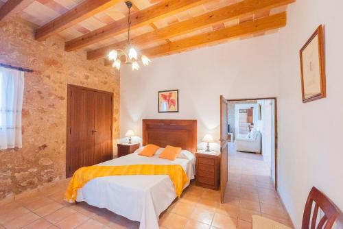 A bed or beds in a room at Finca Sitjoles