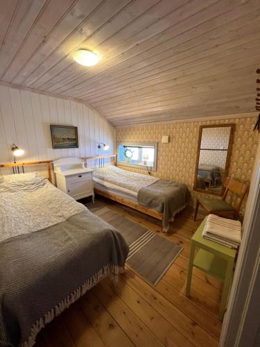 a bedroom with two beds and a desk in a room at Chinova Mötesgård i Järvsö in Järvsö