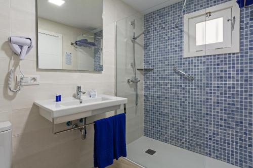Kúpeľňa v ubytovaní Apartamentos Oceano - Adults Only - Sólo Adultos