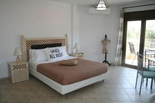 Postel nebo postele na pokoji v ubytování Moschoula Villa - Apartment 1