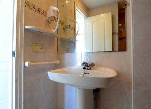 a bathroom with a sink and a mirror at Treputxell 1-1 in L'Estartit