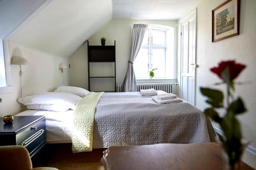 Tempat tidur dalam kamar di Hotel Ribe