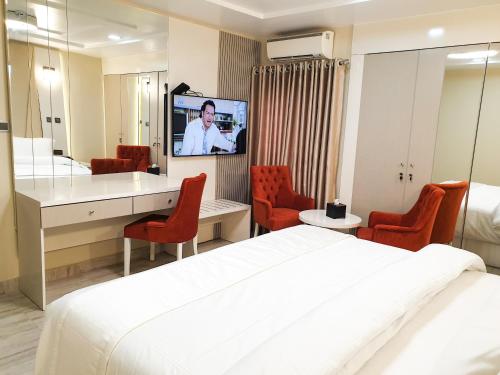 Μια τηλεόραση ή/και κέντρο ψυχαγωγίας στο Musada Luxury Hotels and Suites