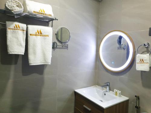 Kylpyhuone majoituspaikassa Musada Luxury Hotels and Suites