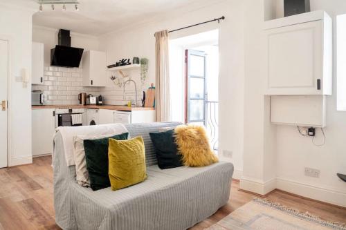 Gallery image of Penarth/Cardiff Bay: Deluxe Flat: 10 Mins to City! in Cardiff