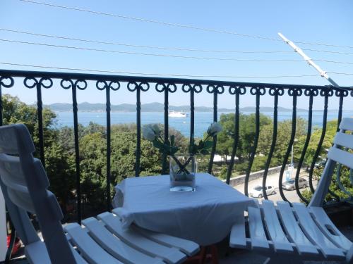 Vera Apartments with Sea view and Old town view
