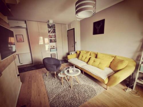 New elegant apartment with free parking and wifi