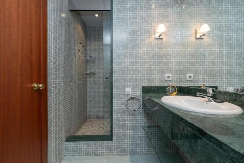 A bathroom at Apartament Terrasses F