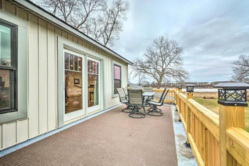 Fotografie z fotogalerie ubytování Spacious Apt Overlooking AR River Near Dtwn! v destinaci Russellville