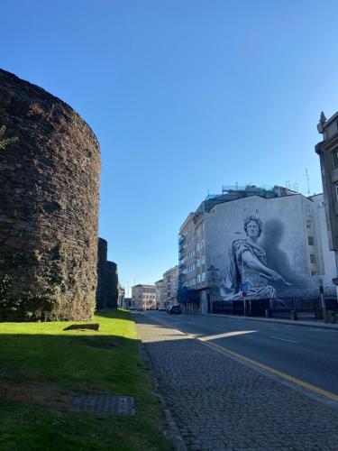 a building with a mural of a woman on it at Apartment Lugo Rooms in Lugo