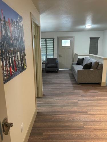 a living room with a couch and a living room at Tahoe Trail Resort in Stateline