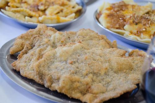 ホテルの敷地内または近くでの食事または食べ物