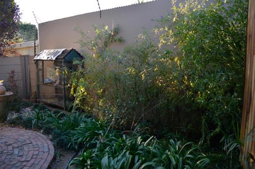 Jardín al aire libre en Two Bells Guest House