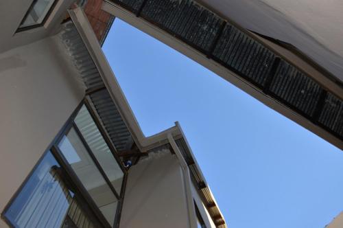 Edificio en el que se encuentra el hostal o pensión