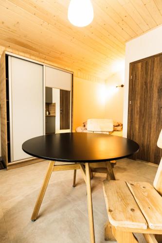 a dining room with a table in a room at L&B Szczyrk Centrum in Szczyrk