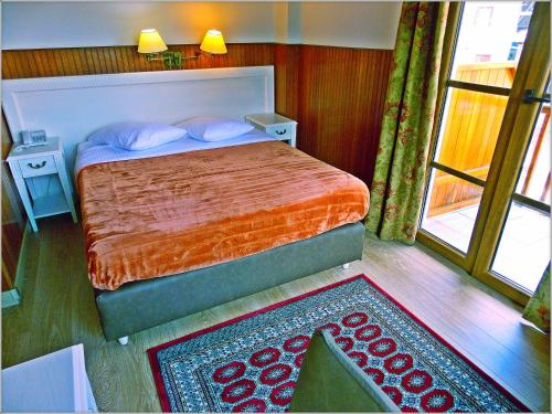 Una cama o camas en una habitación de Hotel Olympic