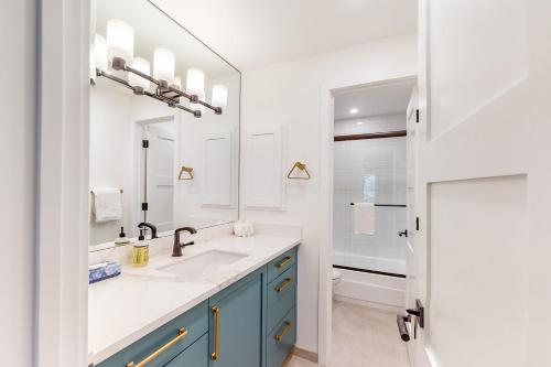 a bathroom with a sink and a mirror at Tranquil Family Retreat in Sun Valley