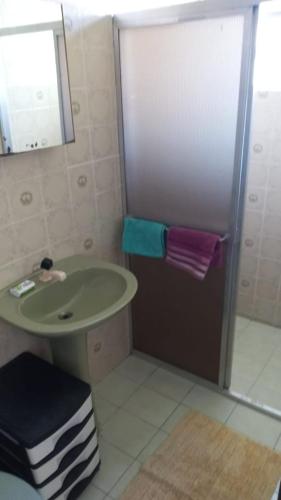 A bathroom at Espaço Trilegal