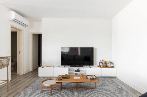 TV a/nebo společenská místnost v ubytování Marine Home & Resort - Cobertura 4Q pé na areia