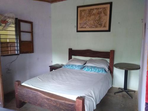Postel nebo postele na pokoji v ubytování El Garaje Hostal