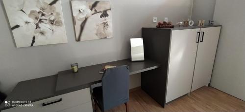 Kuchyň nebo kuchyňský kout v ubytování Key for Kiato House-Modern Loft design