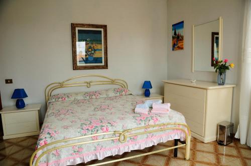 a bedroom with a bed and a dresser at Bed and Breakfast Villa Viviana in Anzio